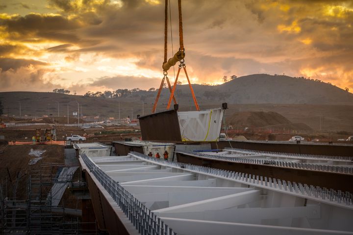 Clearances around Suspended Loads 